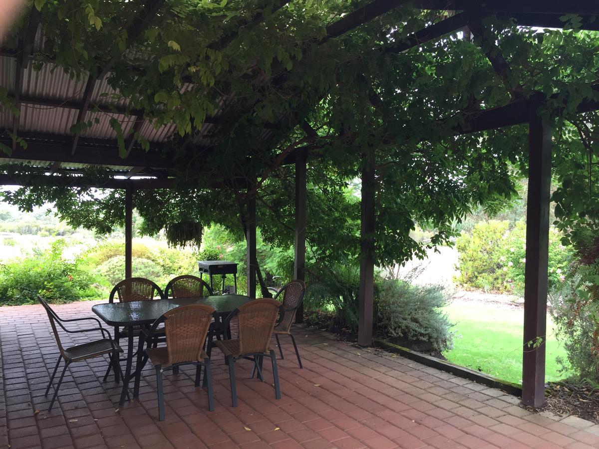 Silversprings Spa Retreat Pet Friendly Cottages And Glampings Metricup Esterno foto